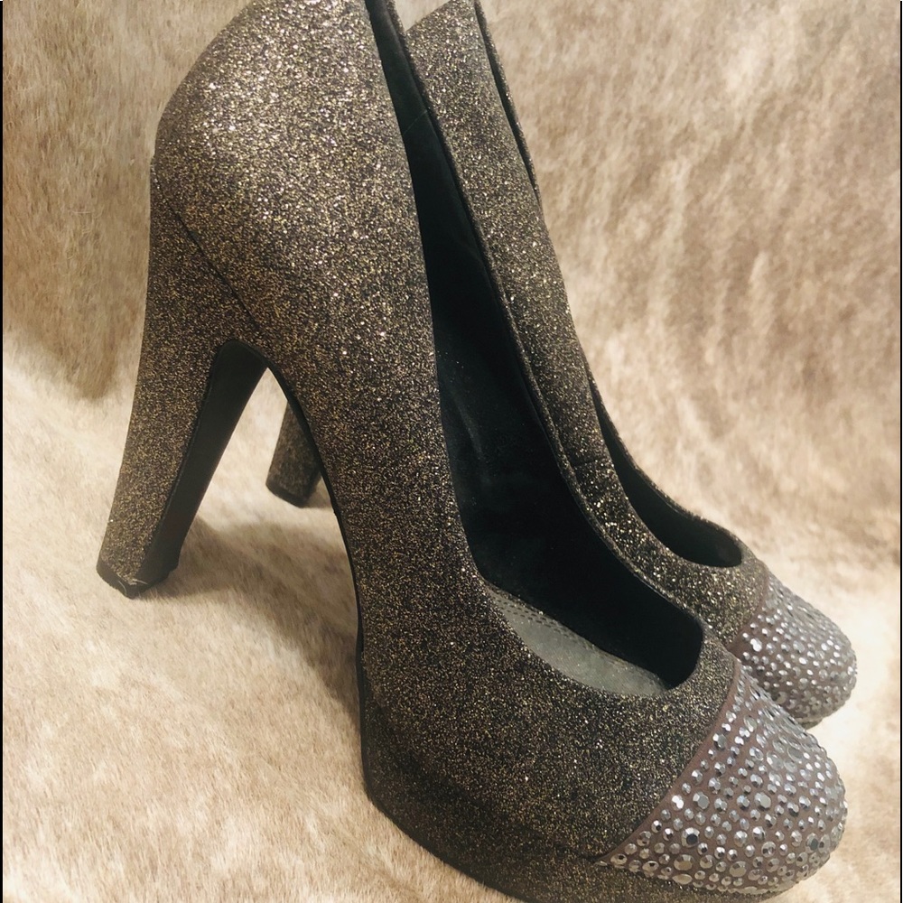 Glitter & Glitz Gianni Bini Pumps